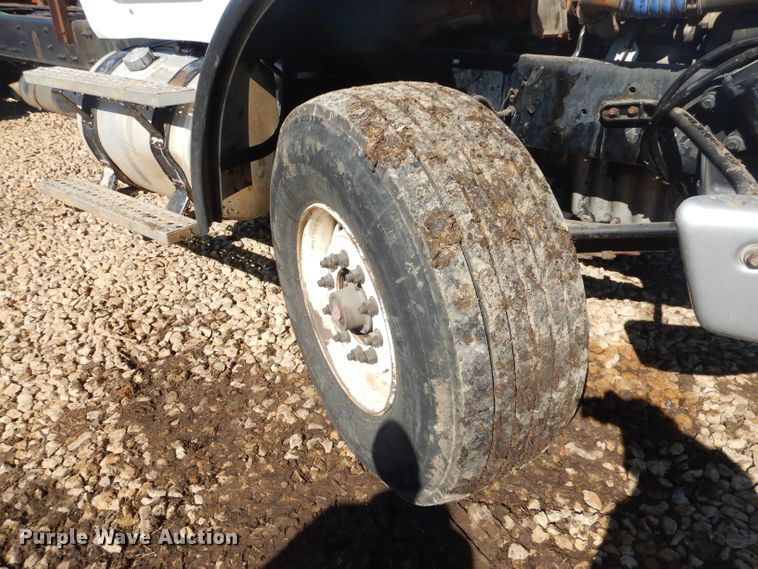 image for item GG9666 2007 Sterling L-Line truck cab and chassis