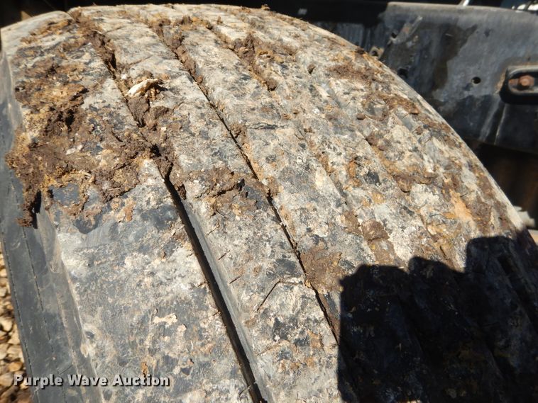 image for item GG9666 2007 Sterling L-Line truck cab and chassis