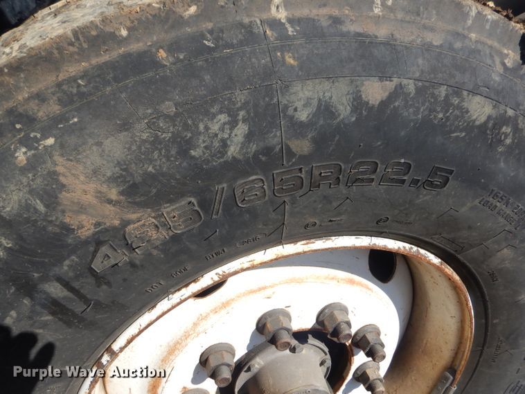 image for item GG9666 2007 Sterling L-Line truck cab and chassis