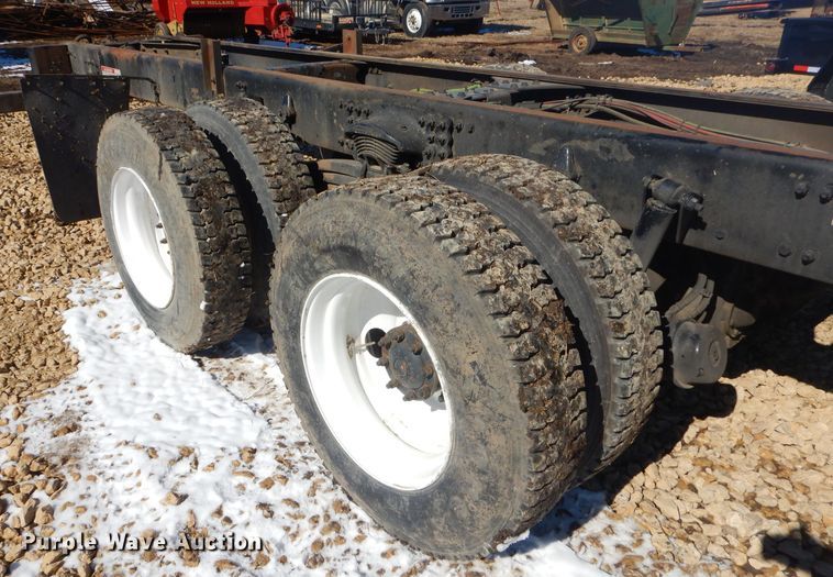 image for item GG9666 2007 Sterling L-Line truck cab and chassis