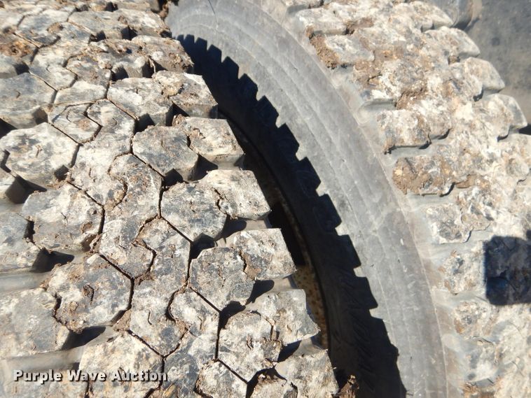 image for item GG9666 2007 Sterling L-Line truck cab and chassis