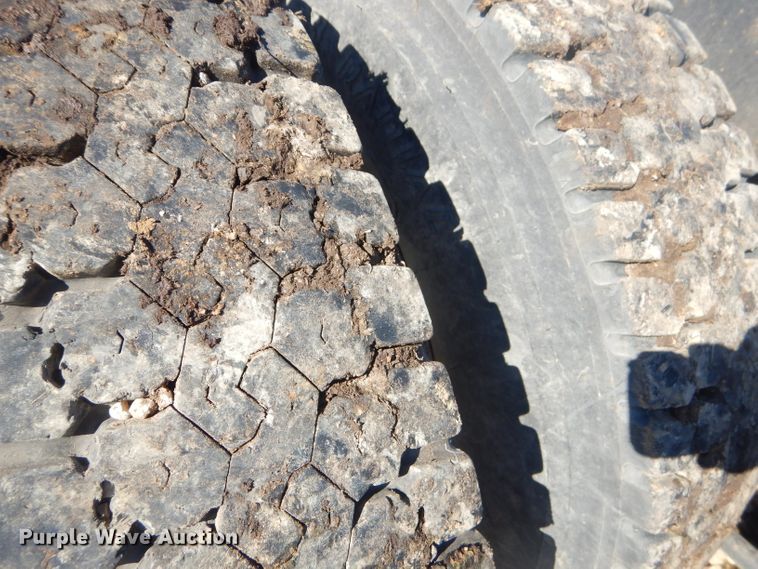 image for item GG9666 2007 Sterling L-Line truck cab and chassis