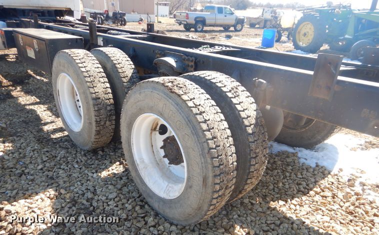 image for item GG9666 2007 Sterling L-Line truck cab and chassis