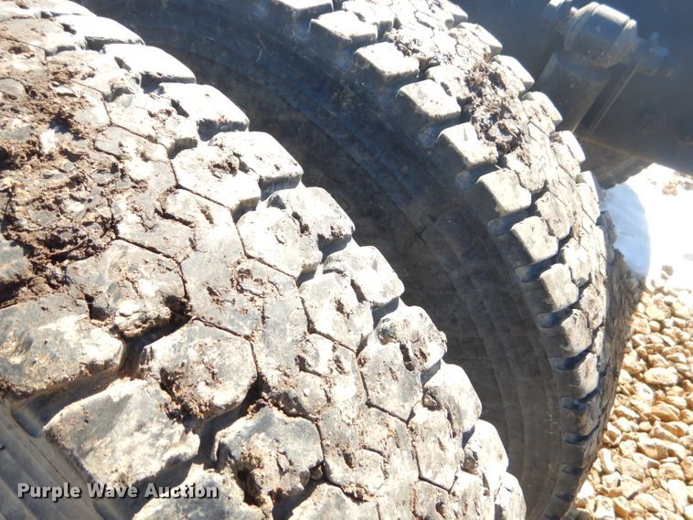 image for item GG9666 2007 Sterling L-Line truck cab and chassis