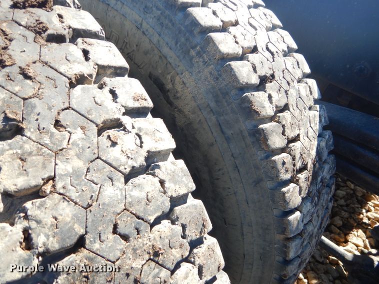 image for item GG9666 2007 Sterling L-Line truck cab and chassis