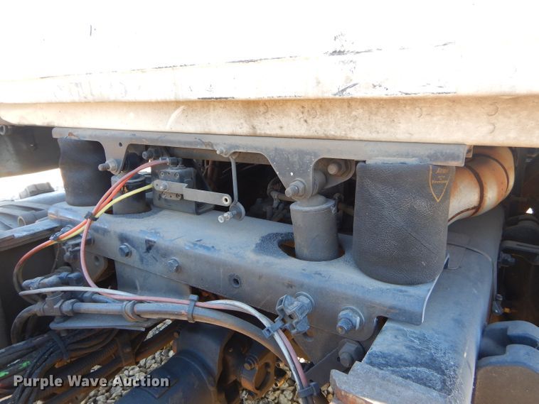 image for item GG9666 2007 Sterling L-Line truck cab and chassis