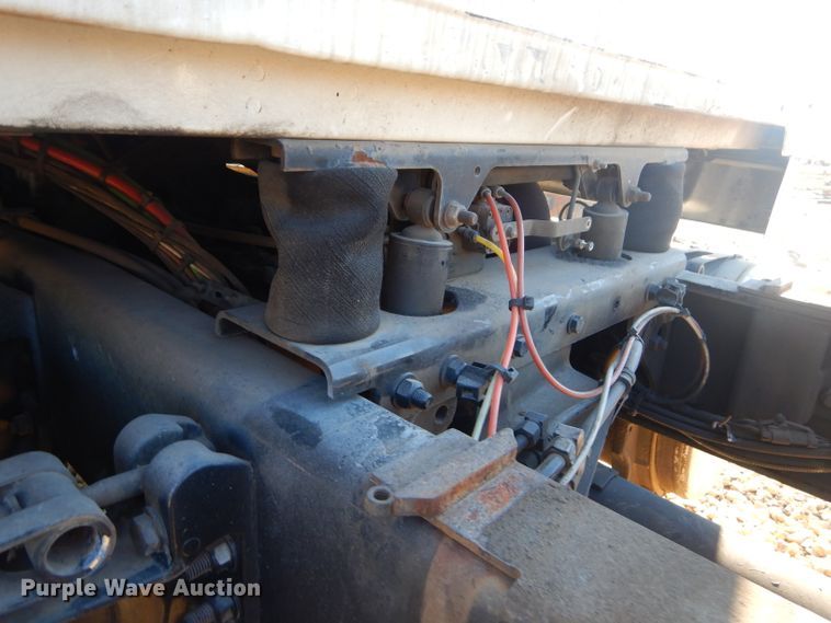 image for item GG9666 2007 Sterling L-Line truck cab and chassis