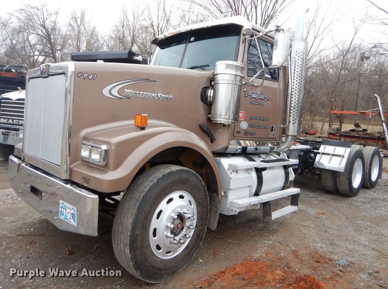 image for item GG9728 2012 Western Star 4900FA semi truck