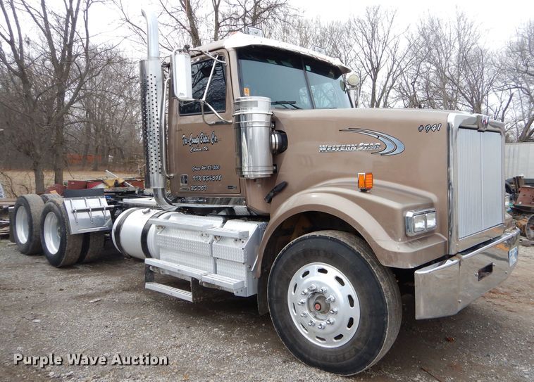 image for item GG9728 2012 Western Star 4900FA semi truck