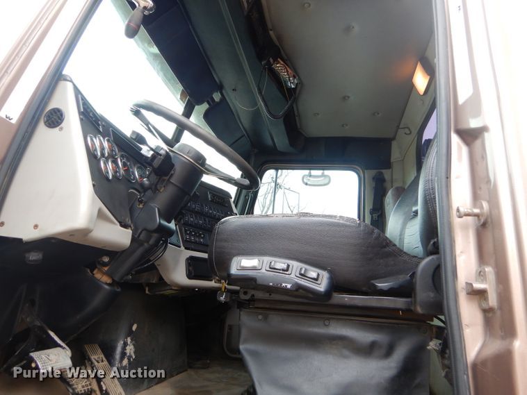 image for item GG9728 2012 Western Star 4900FA semi truck