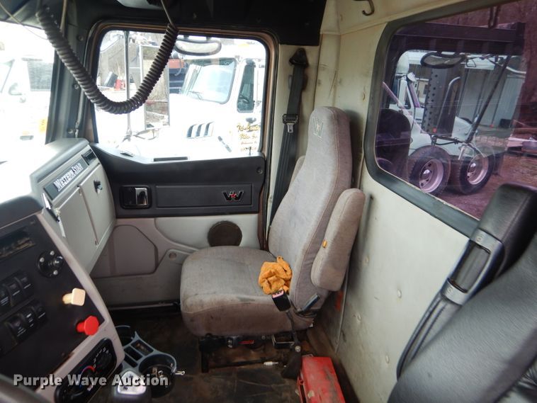 image for item GG9728 2012 Western Star 4900FA semi truck