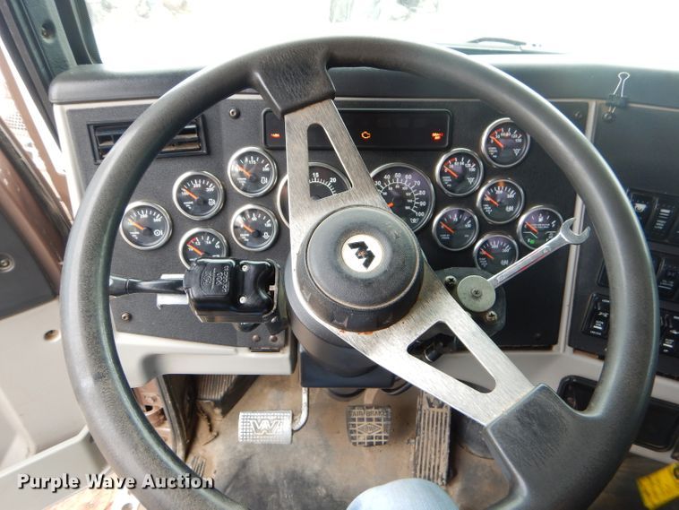 image for item GG9728 2012 Western Star 4900FA semi truck