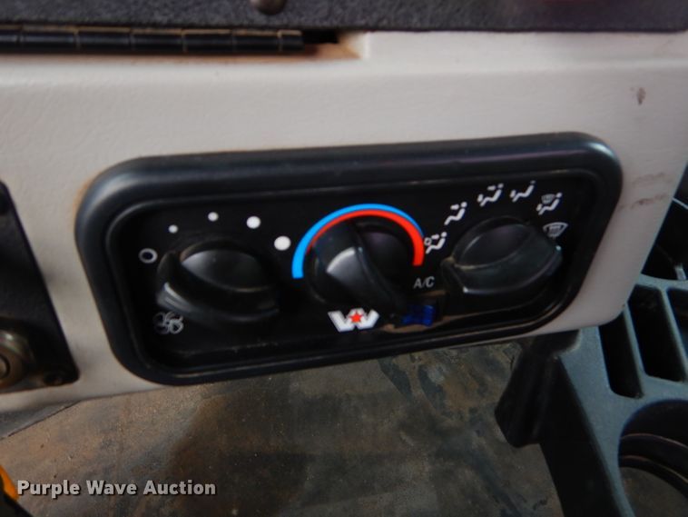 image for item GG9728 2012 Western Star 4900FA semi truck