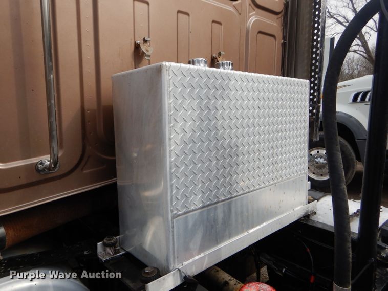 image for item GG9728 2012 Western Star 4900FA semi truck