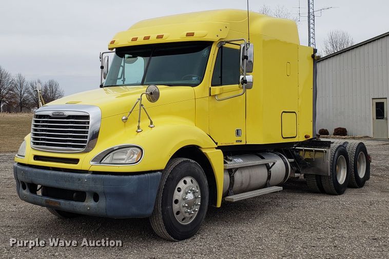 image for item L1430 2006 Freightliner Columbia 120 semi truck