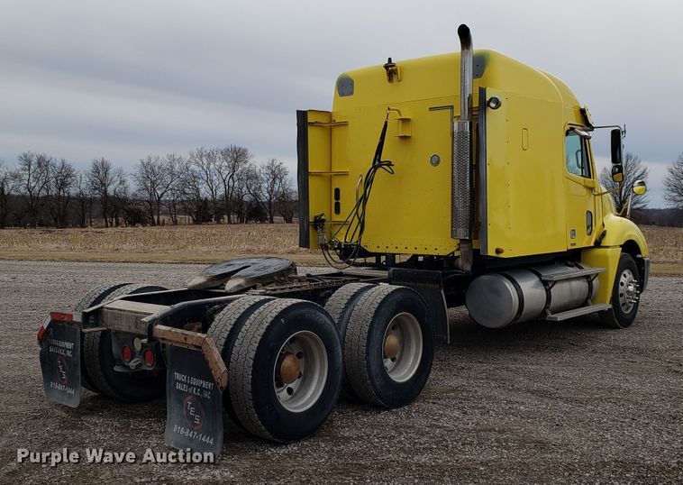 image for item L1430 2006 Freightliner Columbia 120 semi truck