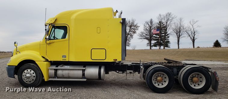 image for item L1430 2006 Freightliner Columbia 120 semi truck