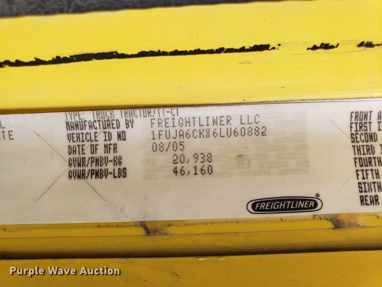 image for item L1430 2006 Freightliner Columbia 120 semi truck