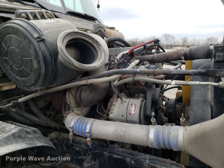 image for item L1430 2006 Freightliner Columbia 120 semi truck