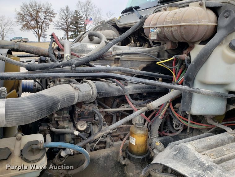 image for item L1430 2006 Freightliner Columbia 120 semi truck