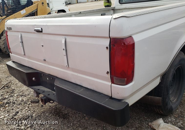 image for item DD2630 1996 Ford F250 pickup truck