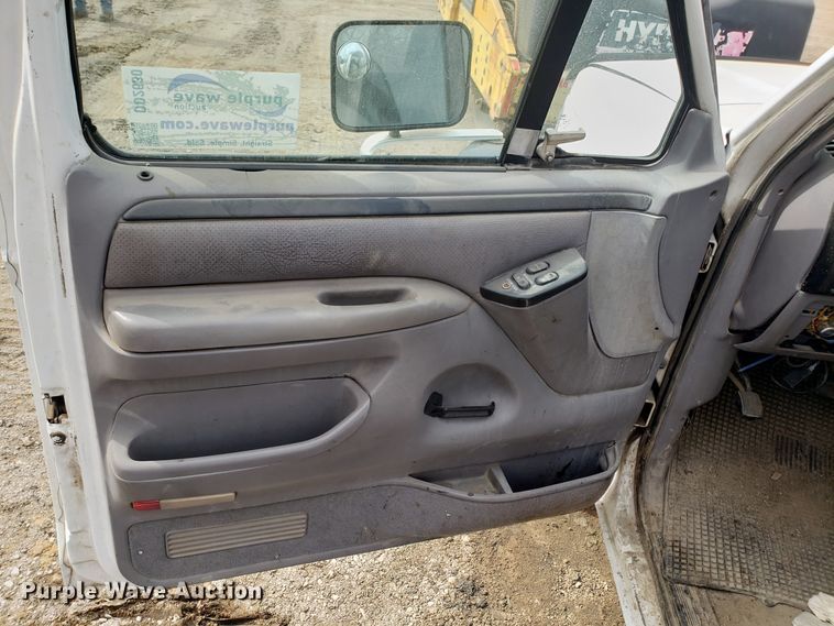 image for item DD2630 1996 Ford F250 pickup truck