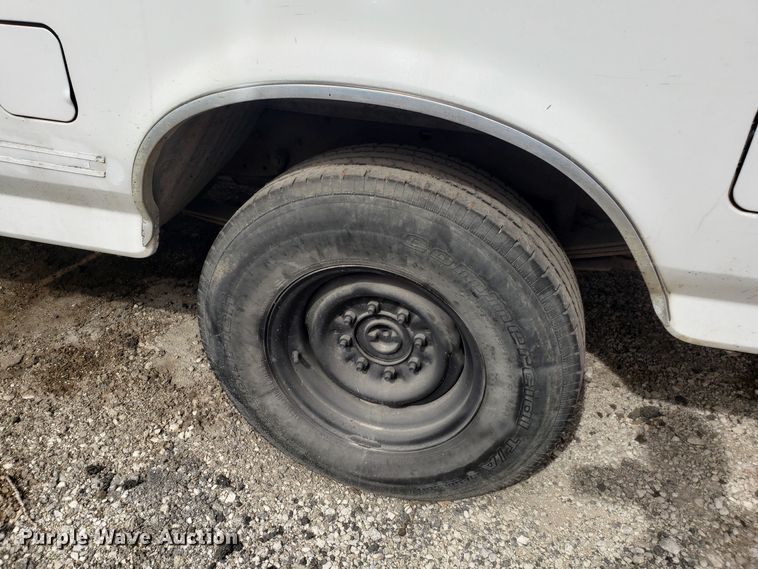 image for item DD2630 1996 Ford F250 pickup truck