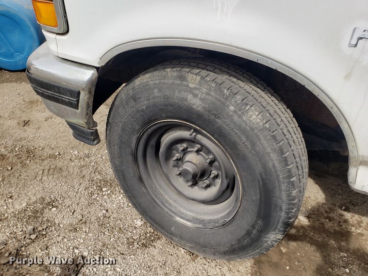 image for item DD2630 1996 Ford F250 pickup truck