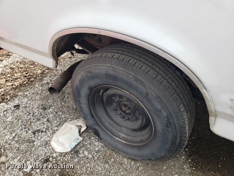 image for item DD2630 1996 Ford F250 pickup truck