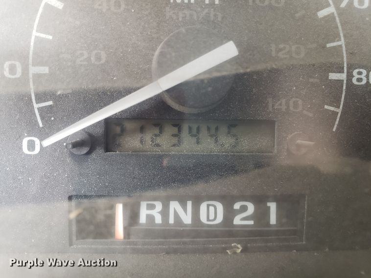 image for item DD2630 1996 Ford F250 pickup truck