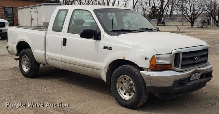 image for item DD2631 2001 Ford F250 Super Duty SuperCab pickup truck