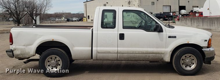 image for item DD2631 2001 Ford F250 Super Duty SuperCab pickup truck