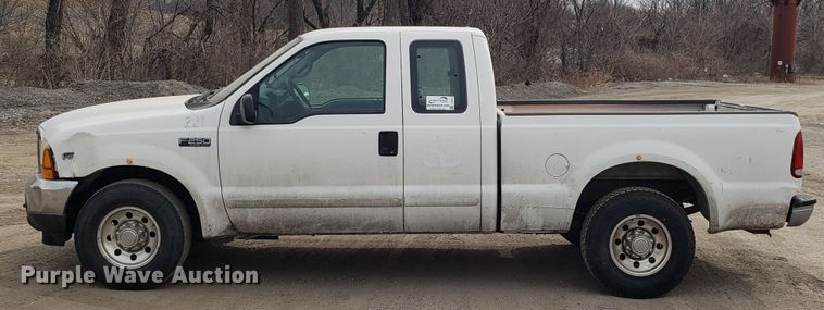 image for item DD2631 2001 Ford F250 Super Duty SuperCab pickup truck