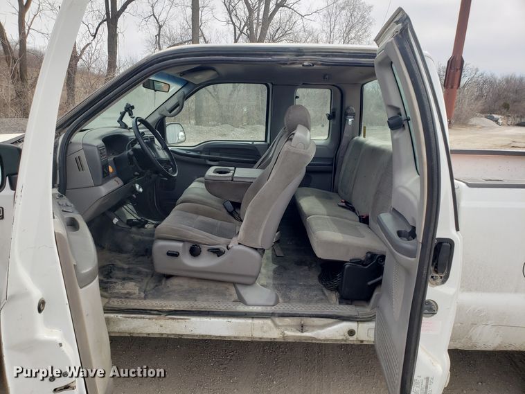 image for item DD2631 2001 Ford F250 Super Duty SuperCab pickup truck