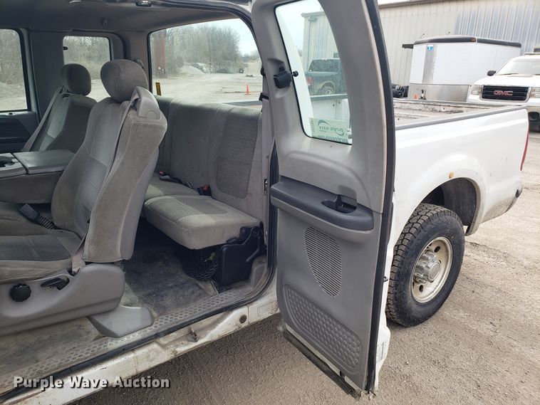 image for item DD2631 2001 Ford F250 Super Duty SuperCab pickup truck