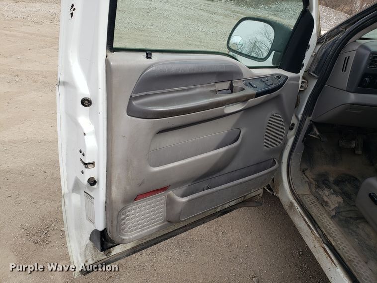 image for item DD2631 2001 Ford F250 Super Duty SuperCab pickup truck