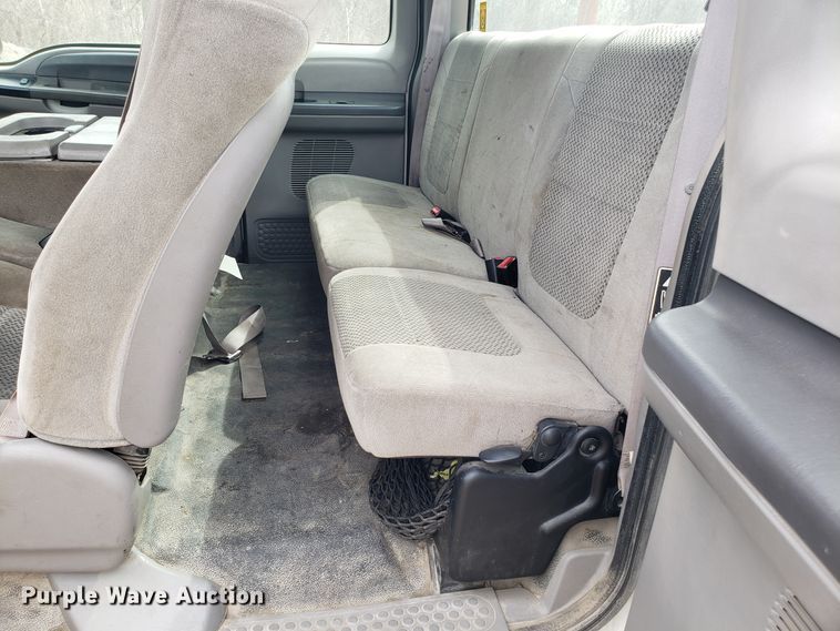 image for item DD2631 2001 Ford F250 Super Duty SuperCab pickup truck