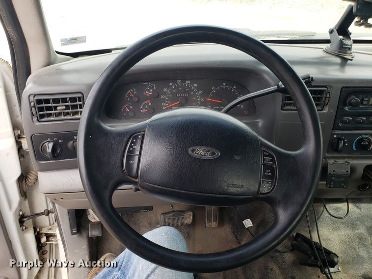 image for item DD2631 2001 Ford F250 Super Duty SuperCab pickup truck