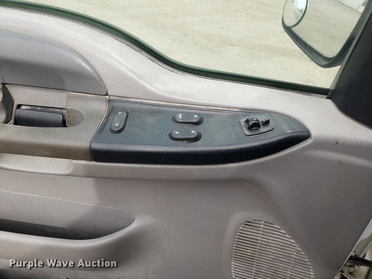 image for item DD2631 2001 Ford F250 Super Duty SuperCab pickup truck