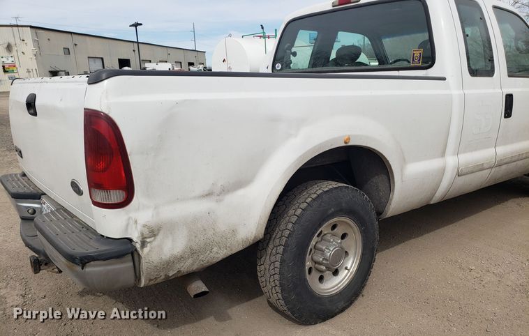 image for item DD2631 2001 Ford F250 Super Duty SuperCab pickup truck