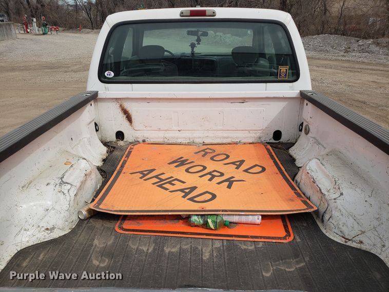 image for item DD2631 2001 Ford F250 Super Duty SuperCab pickup truck