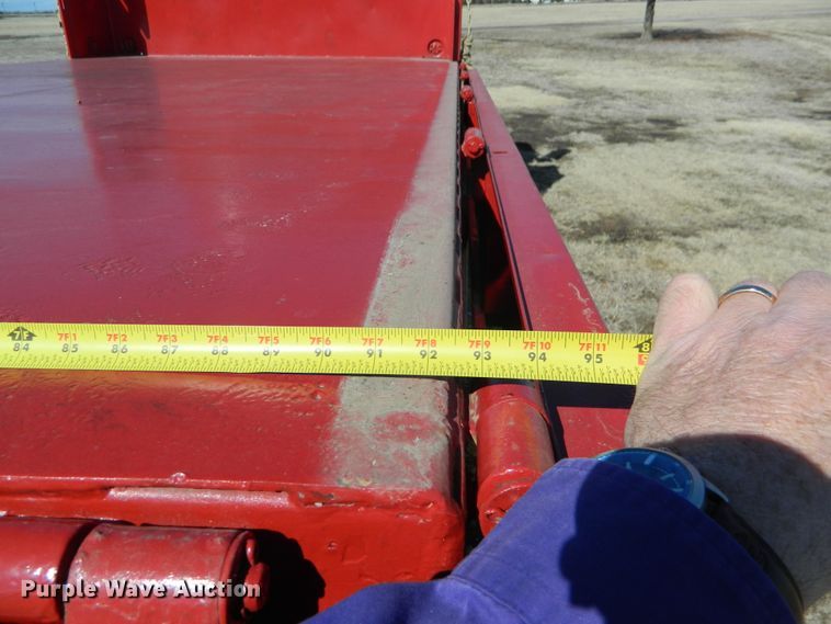 image for item DE4439 1999 International 4700 flatbed truck