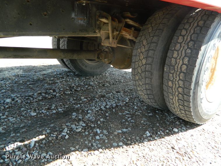 image for item DE4439 1999 International 4700 flatbed truck