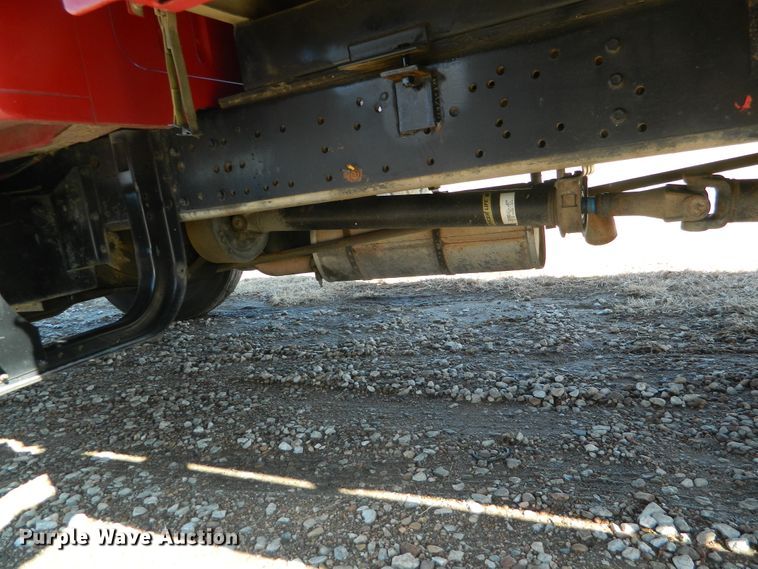 image for item DE4439 1999 International 4700 flatbed truck