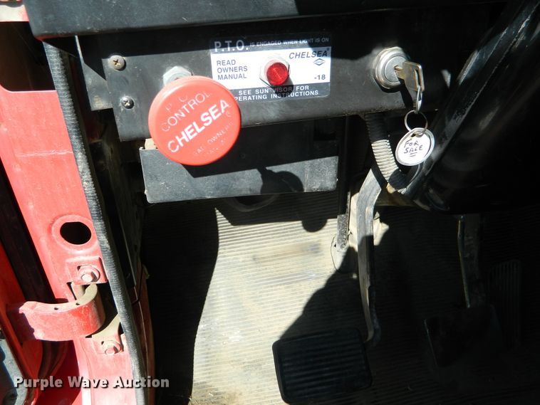 image for item DE4439 1999 International 4700 flatbed truck