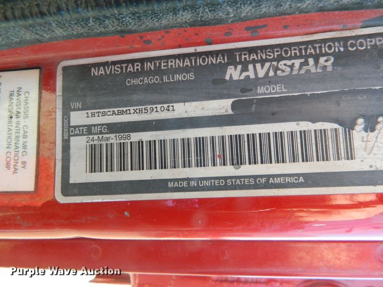 image for item DE4439 1999 International 4700 flatbed truck