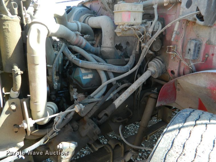 image for item DE4439 1999 International 4700 flatbed truck