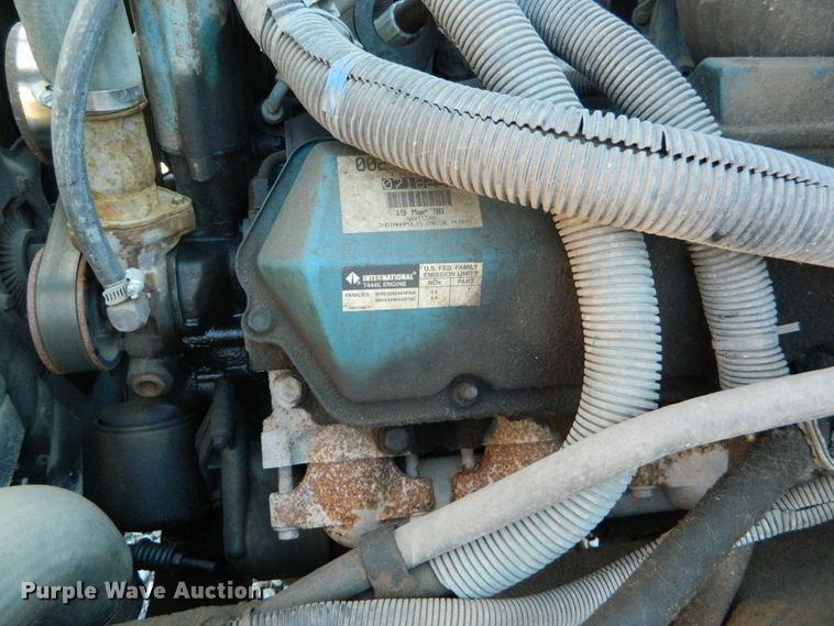 image for item DE4439 1999 International 4700 flatbed truck