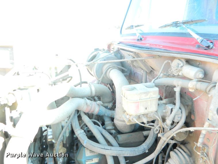 image for item DE4439 1999 International 4700 flatbed truck