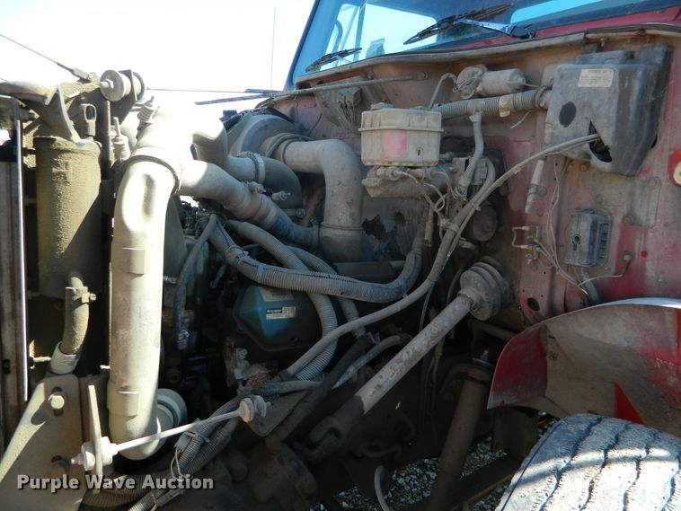 image for item DE4439 1999 International 4700 flatbed truck